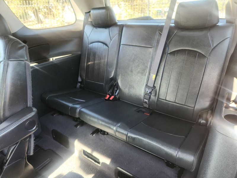 GMC Acadia Vehicle Full-screen Gallery Image 14