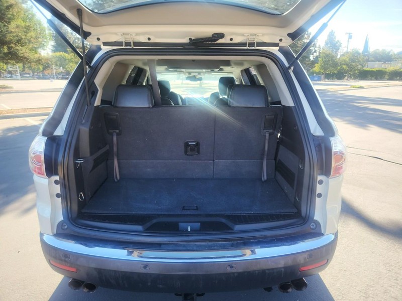 GMC Acadia Vehicle Full-screen Gallery Image 15
