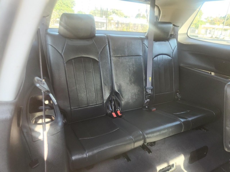 GMC Acadia Vehicle Full-screen Gallery Image 17