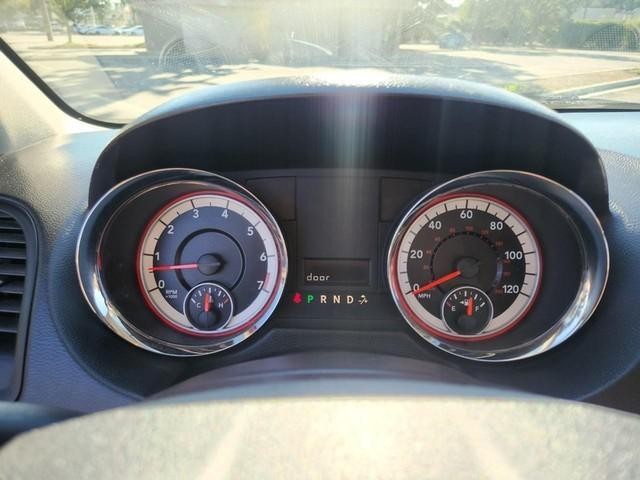 Dodge Grand Caravan Vehicle Full-screen Gallery Image 10