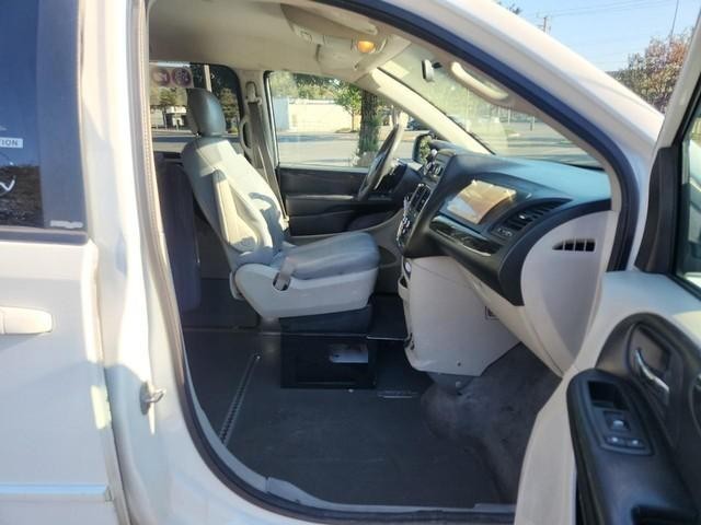 Dodge Grand Caravan Vehicle Full-screen Gallery Image 15