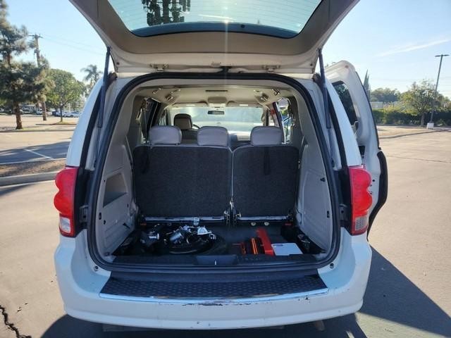 Dodge Grand Caravan Vehicle Full-screen Gallery Image 16