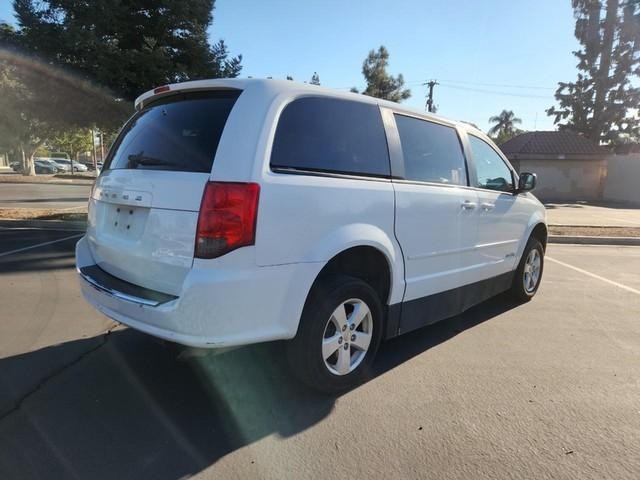 Dodge Grand Caravan Vehicle Full-screen Gallery Image 06