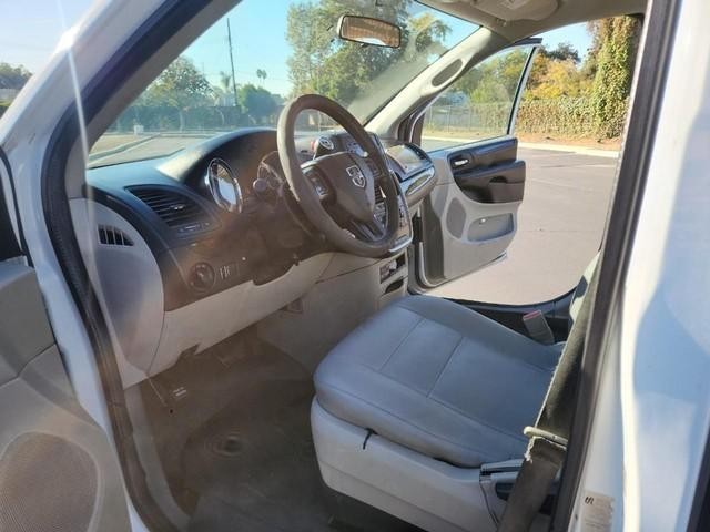 Dodge Grand Caravan Vehicle Full-screen Gallery Image 11