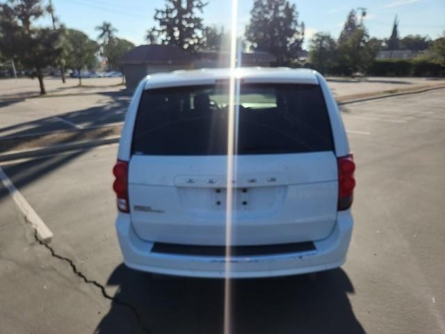 Dodge Grand Caravan Vehicle Full-screen Gallery Image 04
