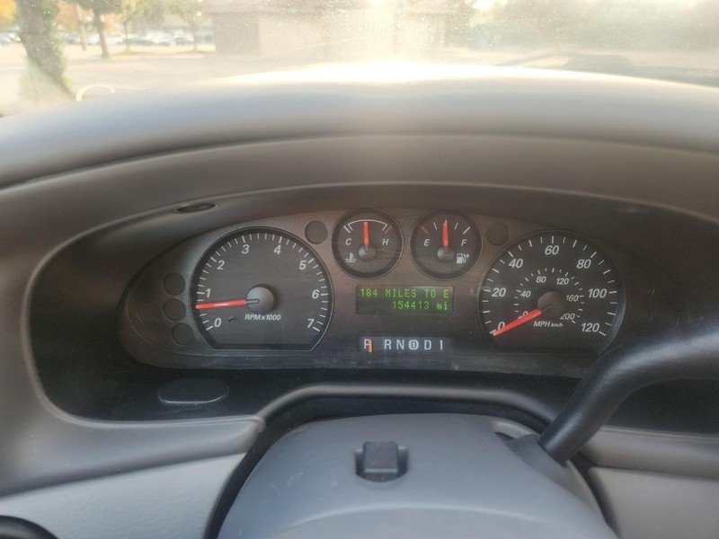 Ford Taurus Vehicle Full-screen Gallery Image 10