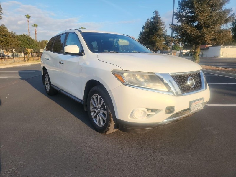 Nissan Pathfinder Vehicle Full-screen Gallery Image 07