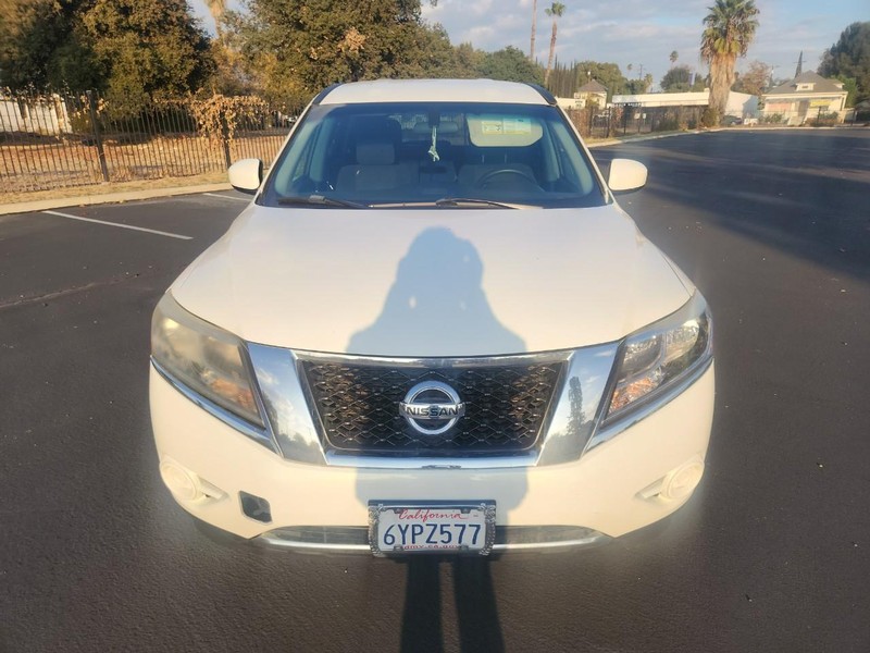 Nissan Pathfinder Vehicle Full-screen Gallery Image 08