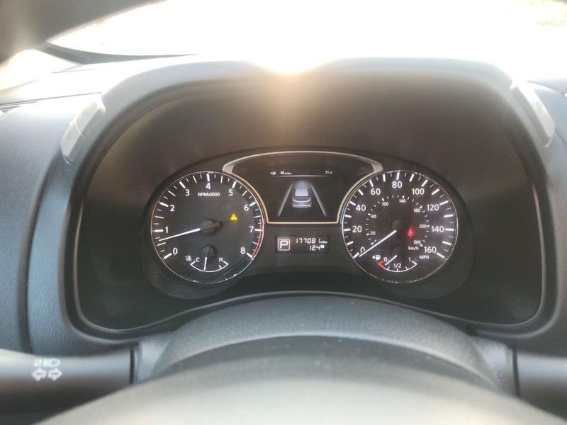 Nissan Pathfinder Vehicle Full-screen Gallery Image 10