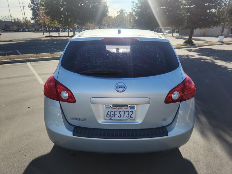 Nissan Rogue Vehicle Full-screen Gallery Image 04