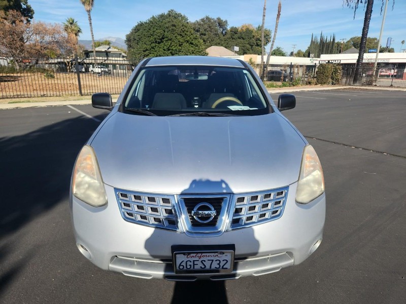 Nissan Rogue Vehicle Full-screen Gallery Image 08