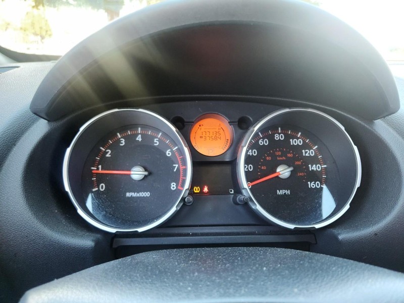 Nissan Rogue Vehicle Full-screen Gallery Image 09