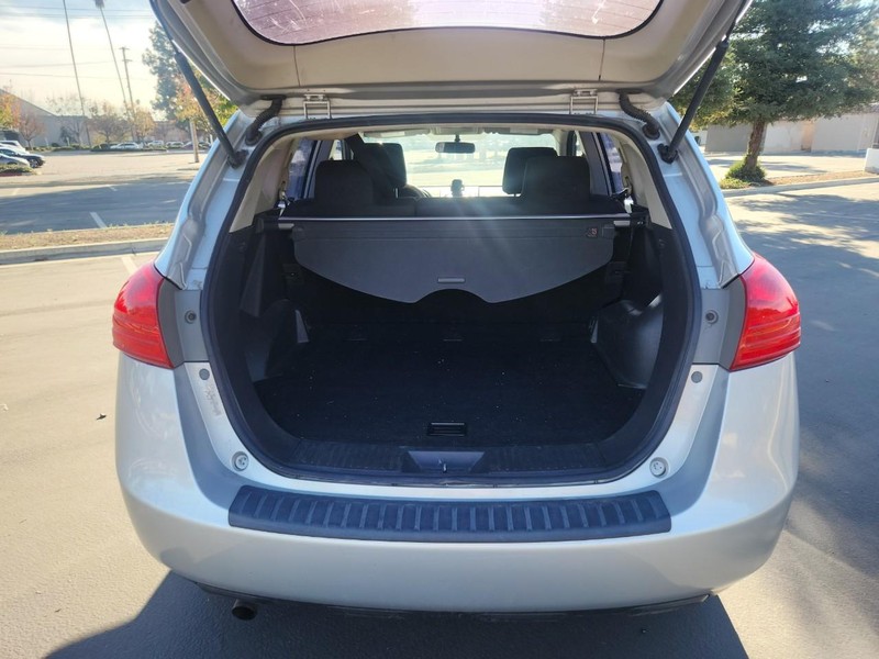 Nissan Rogue Vehicle Full-screen Gallery Image 12