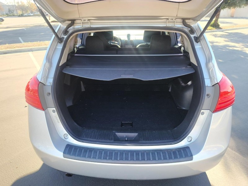 Nissan Rogue Vehicle Full-screen Gallery Image 13