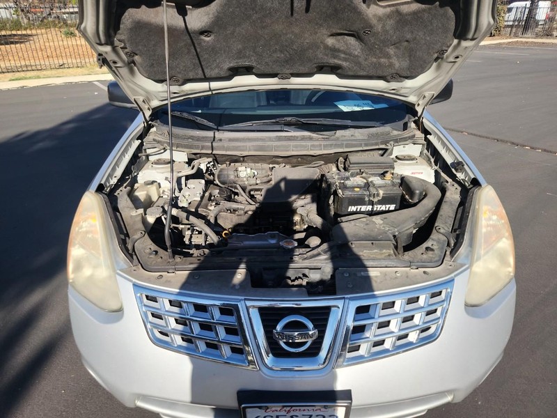 Nissan Rogue Vehicle Full-screen Gallery Image 16