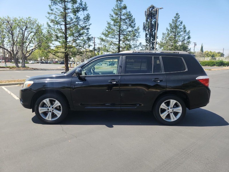 Toyota Highlander Vehicle Full-screen Gallery Image 02