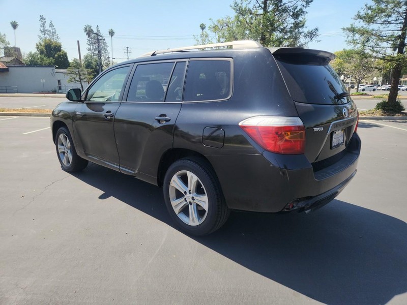 Toyota Highlander Vehicle Full-screen Gallery Image 03