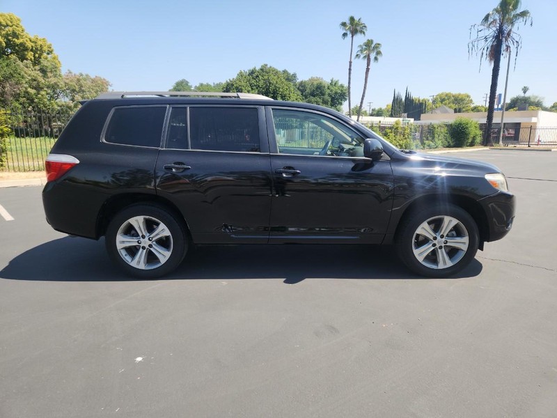 Toyota Highlander Vehicle Full-screen Gallery Image 06