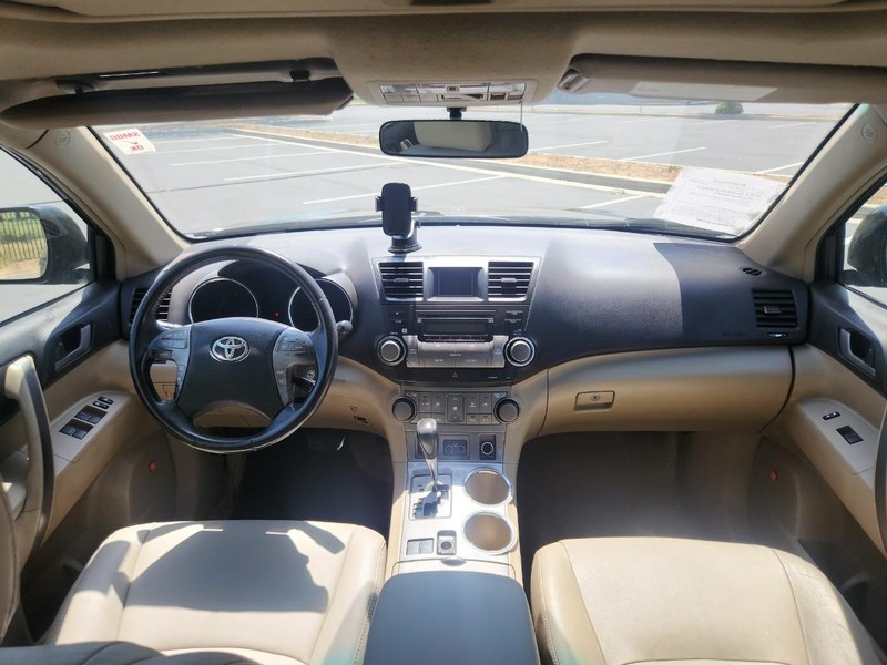 Toyota Highlander Vehicle Full-screen Gallery Image 09