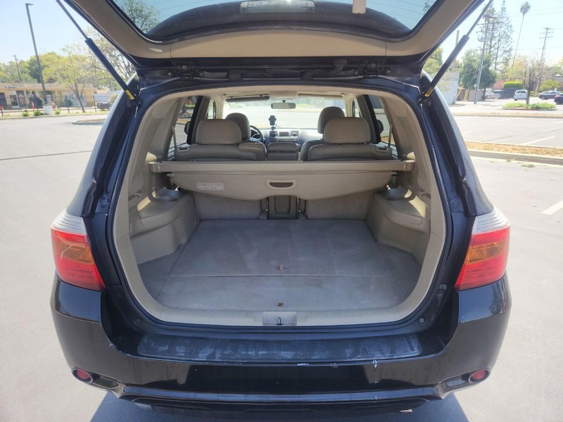 Toyota Highlander Vehicle Full-screen Gallery Image 14