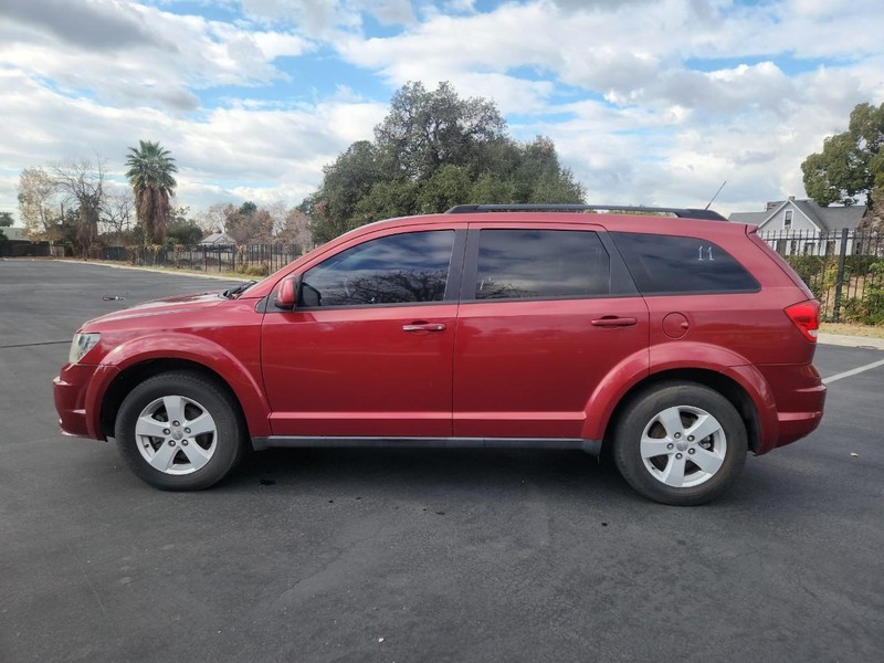 Dodge Journey Vehicle Full-screen Gallery Image 02