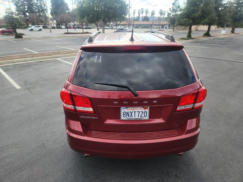 Dodge Journey Vehicle Full-screen Gallery Image 04