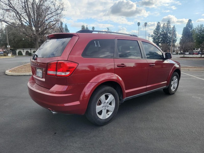 Dodge Journey Vehicle Full-screen Gallery Image 05
