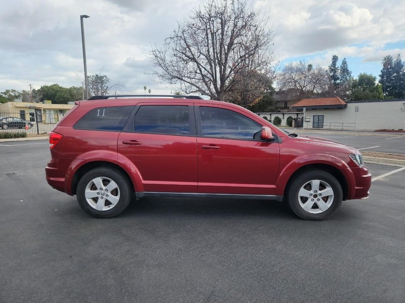 Dodge Journey Vehicle Full-screen Gallery Image 06