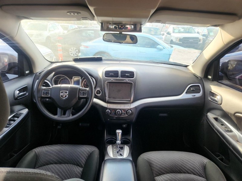 Dodge Journey Vehicle Full-screen Gallery Image 09