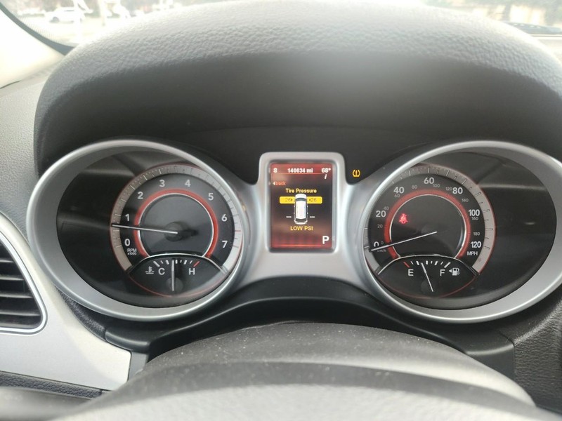 Dodge Journey Vehicle Full-screen Gallery Image 10