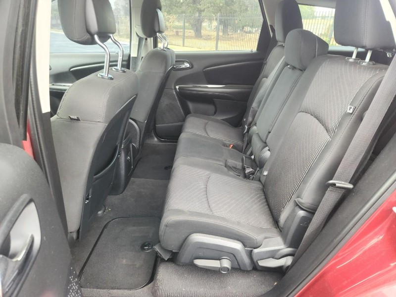 Dodge Journey Vehicle Full-screen Gallery Image 12