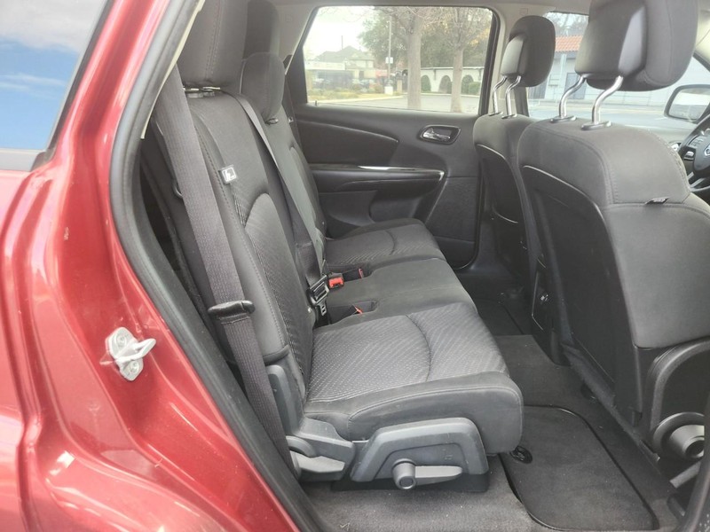 Dodge Journey Vehicle Full-screen Gallery Image 16
