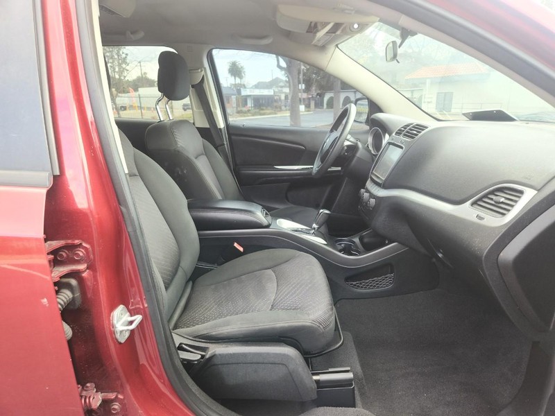 Dodge Journey Vehicle Full-screen Gallery Image 17