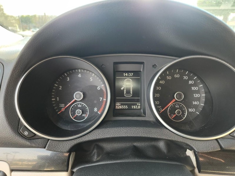 Volkswagen Jetta SportWagen Vehicle Full-screen Gallery Image 11