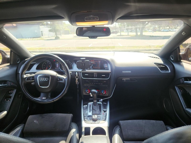 Audi A5 Vehicle Full-screen Gallery Image 08