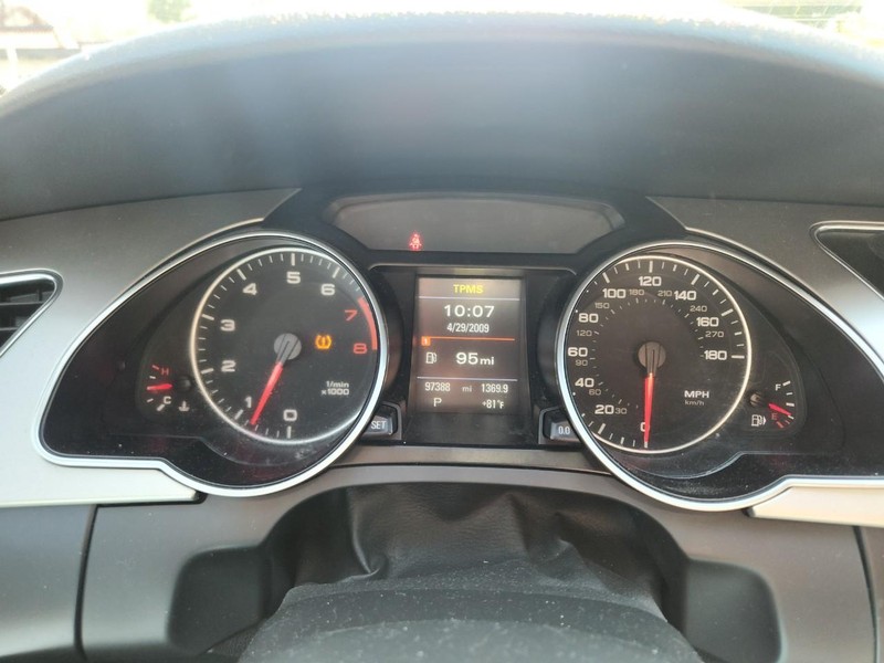 Audi A5 Vehicle Full-screen Gallery Image 09