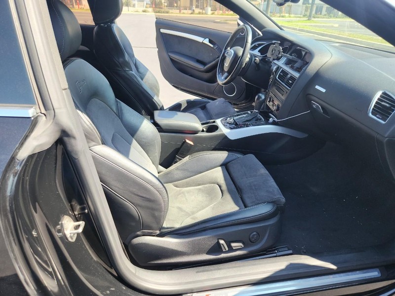 Audi A5 Vehicle Full-screen Gallery Image 14