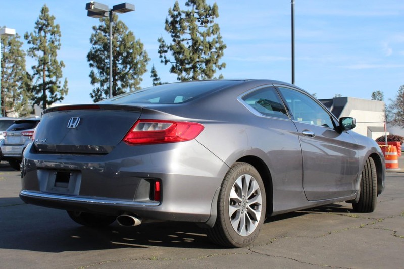 Honda Accord Coupe Vehicle Full-screen Gallery Image 05