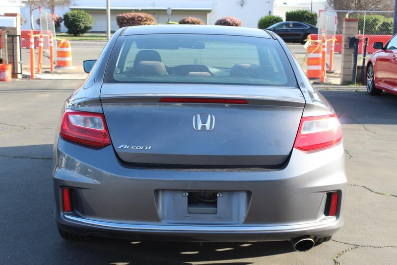 Honda Accord Coupe Vehicle Full-screen Gallery Image 07