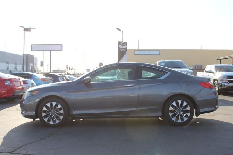 Honda Accord Coupe Vehicle Full-screen Gallery Image 09