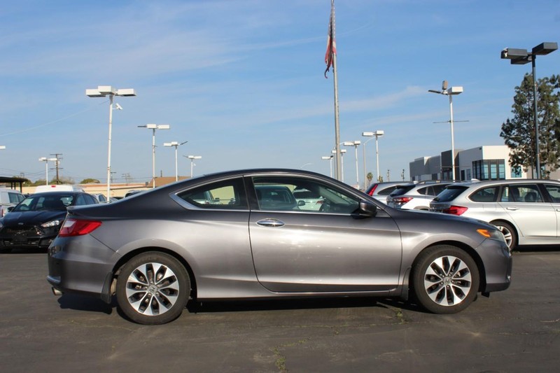 Honda Accord Coupe Vehicle Full-screen Gallery Image 10