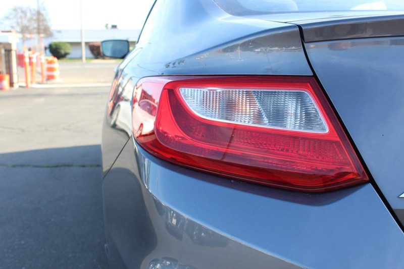 Honda Accord Coupe Vehicle Full-screen Gallery Image 11