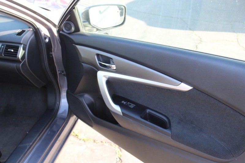 Honda Accord Coupe Vehicle Full-screen Gallery Image 13