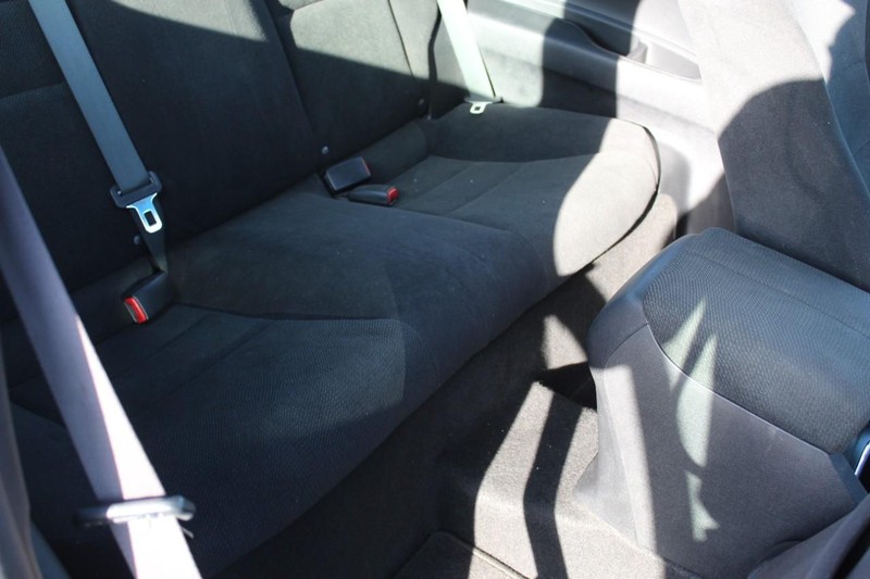 Honda Accord Coupe Vehicle Full-screen Gallery Image 16