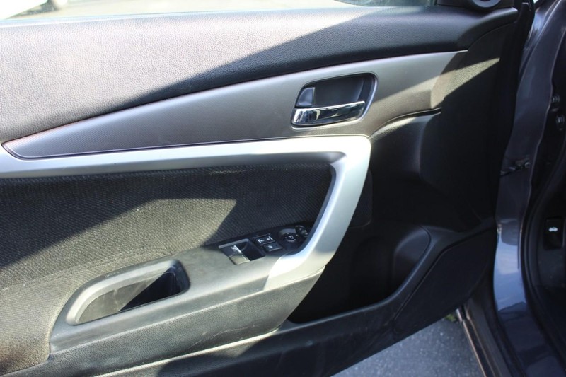 Honda Accord Coupe Vehicle Full-screen Gallery Image 17