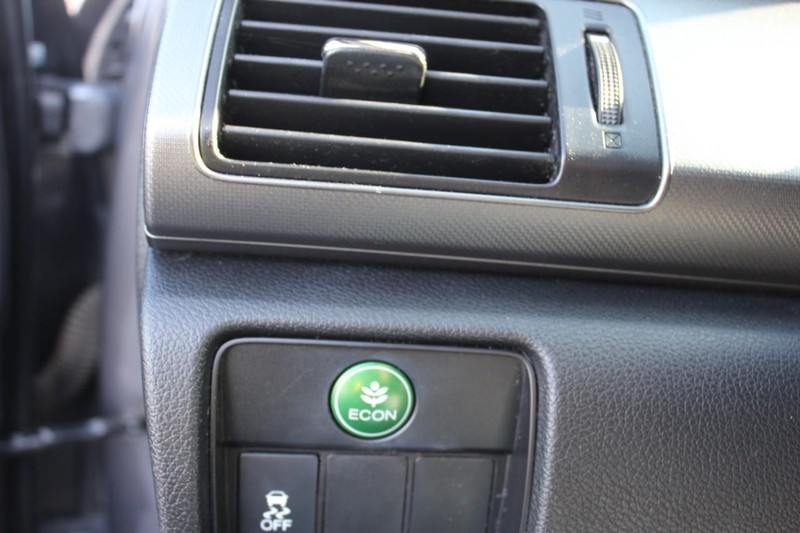 Honda Accord Coupe Vehicle Full-screen Gallery Image 18