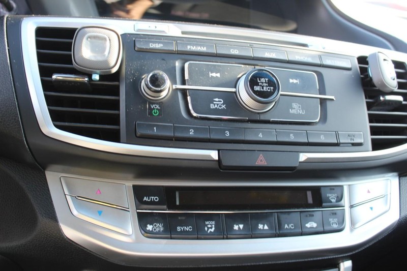 Honda Accord Coupe Vehicle Full-screen Gallery Image 20