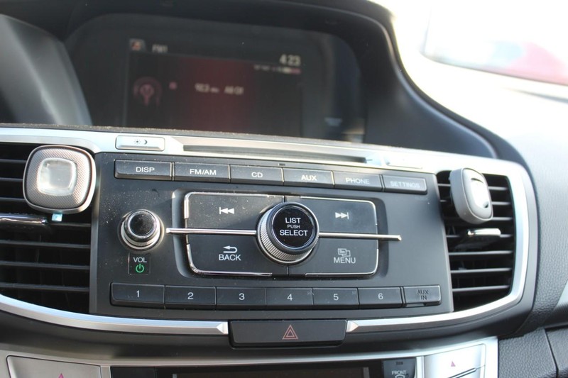 Honda Accord Coupe Vehicle Full-screen Gallery Image 22