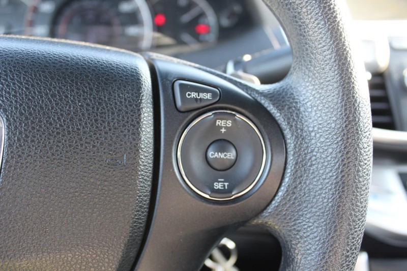 Honda Accord Coupe Vehicle Full-screen Gallery Image 24