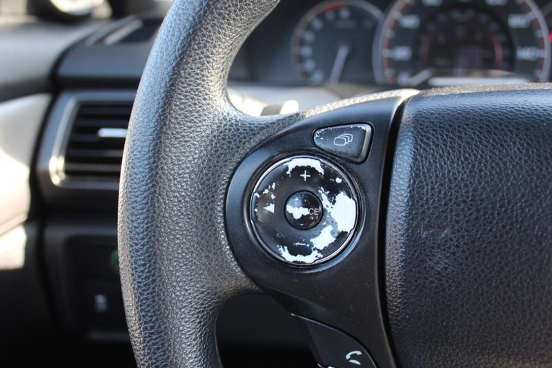 Honda Accord Coupe Vehicle Full-screen Gallery Image 25